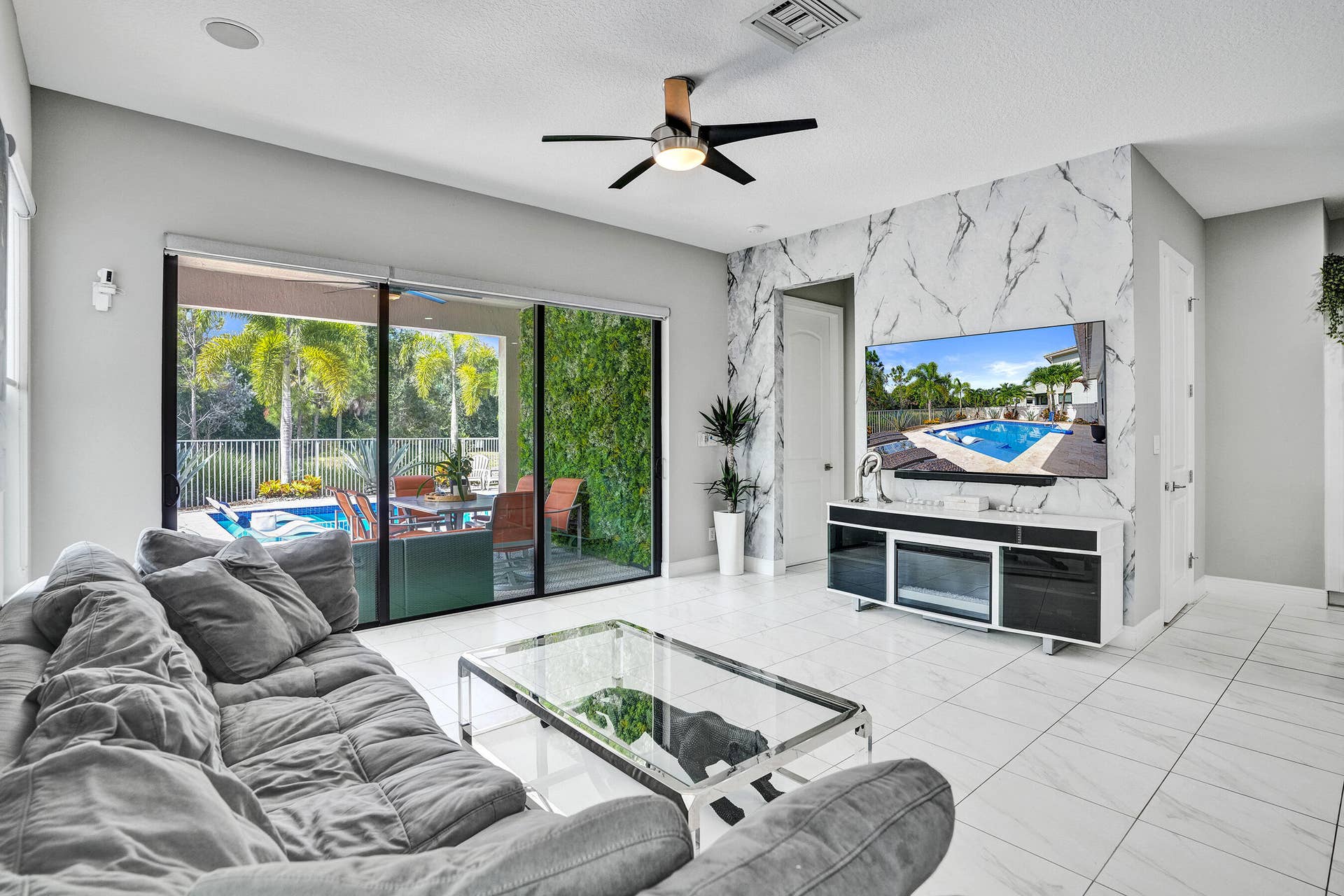 8655 NW 39TH Court, Coral Springs, FL 33065 Living area with double sliding door to patio