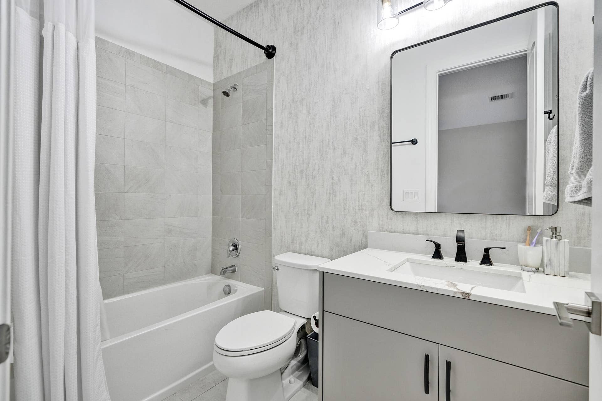 8655 NW 39TH Court, Coral Springs, FL 33065 2nd Floor - Ensuite Bedroom 2