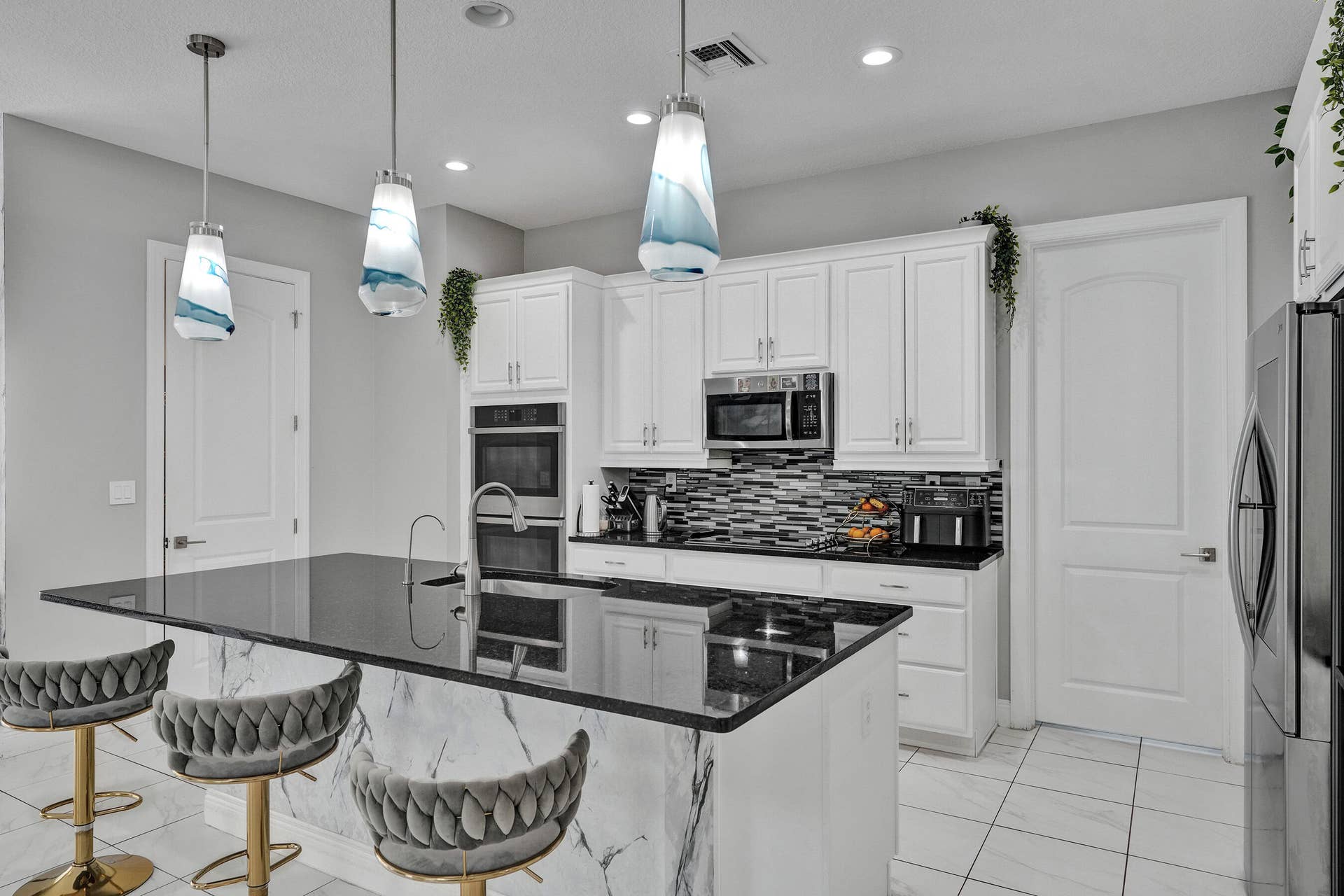 8655 NW 39TH Court, Coral Springs, FL 33065 Kitchen with large pantry