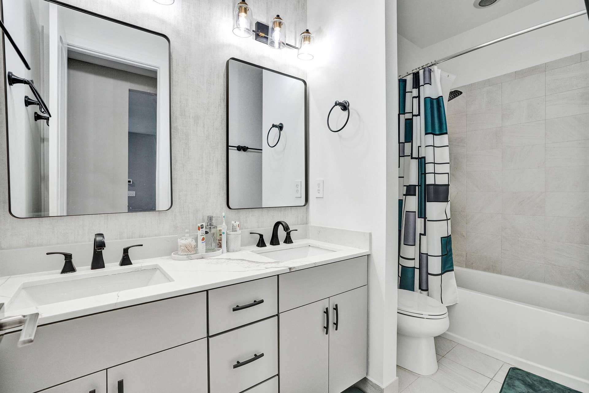 8655 NW 39TH Court, Coral Springs, FL 33065 2nd Floor - Jack & Jill Bath