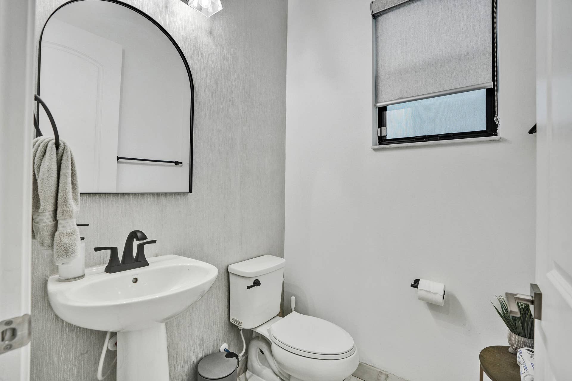 8655 NW 39TH Court, Coral Springs, FL 33065 1st Floor - Powder Room