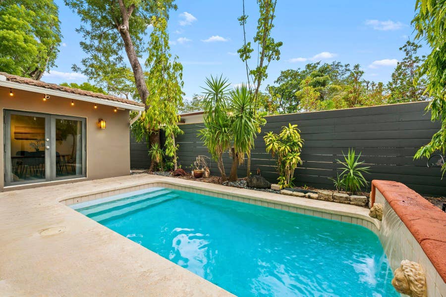 Property photo for 222 SE 16th Avenue, Fort Lauderdale, FL