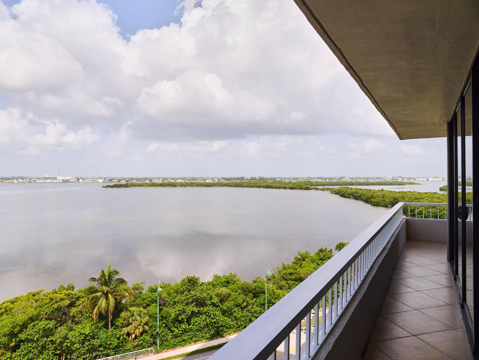 5550 N Ocean Drive, #9D, Singer Island, Singer Island, FL 33404 P1188213