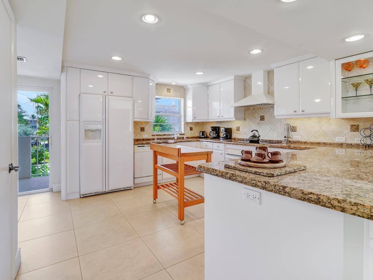1222 Hillsboro Mile, #11, Hillsboro Beach, FL 33062 A1EA9468-28AA-4E19-BE88-0C90386CB404