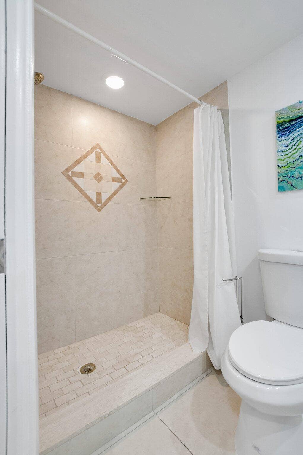 1222 Hillsboro Mile, #11, Hillsboro Beach, FL 33062 first floor bath