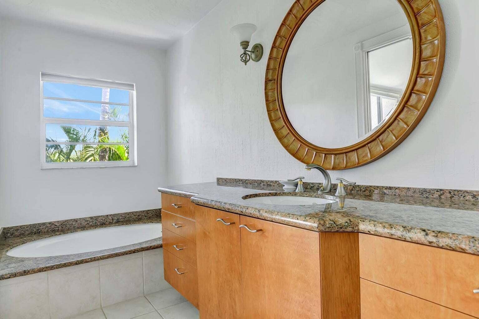 1222 Hillsboro Mile, #11, Hillsboro Beach, FL 33062 20220528234127632310000000-o