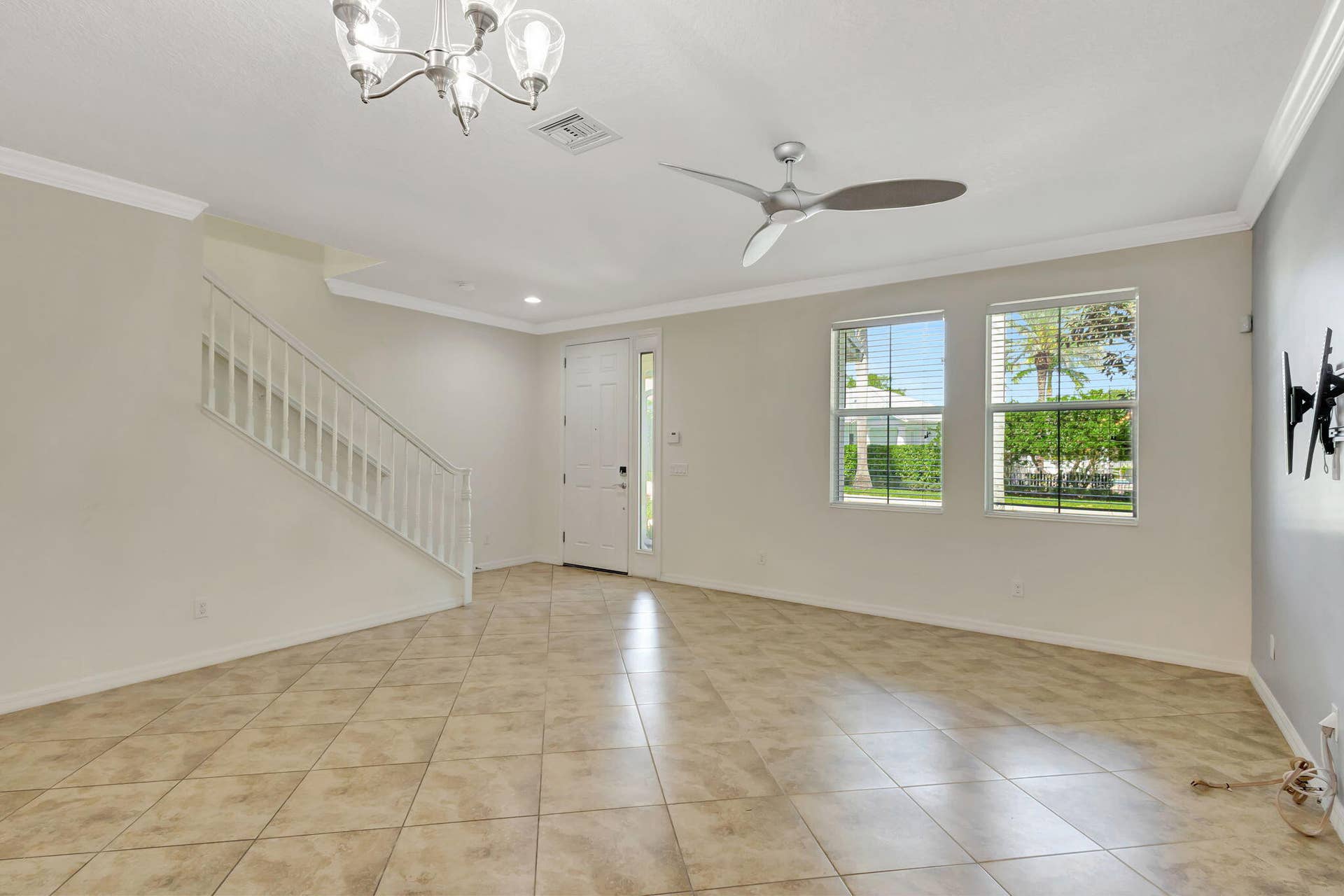 1212 S COMMUNITY Drive, Jupiter, FL 33458 Living Room - Entrance