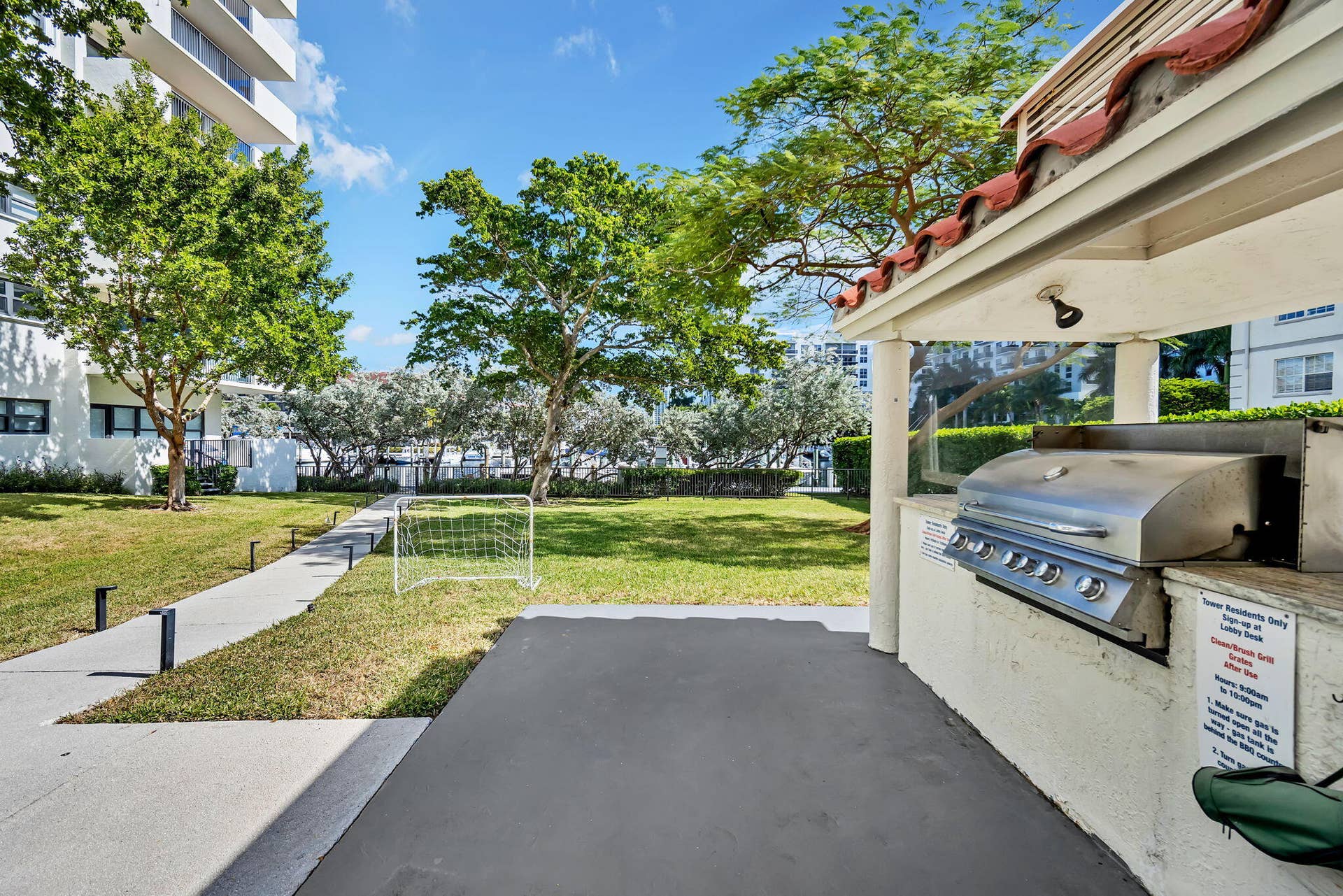 3200 Port Royale Drive N, #902, Fort Lauderdale, FL 33308 BBQ Area under Gazebo