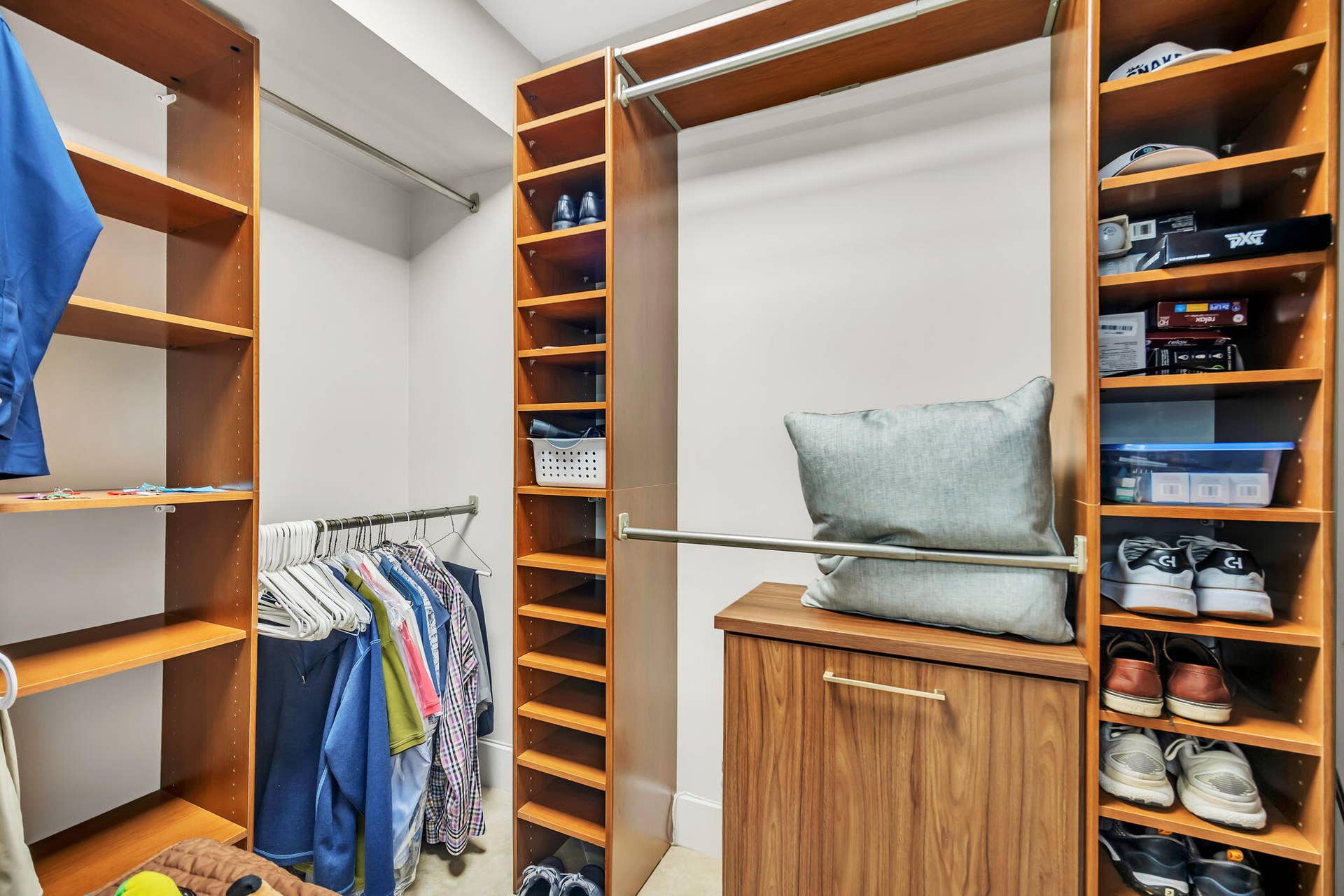 3200 Port Royale Drive N, #902, Fort Lauderdale, FL 33308 Organized closet