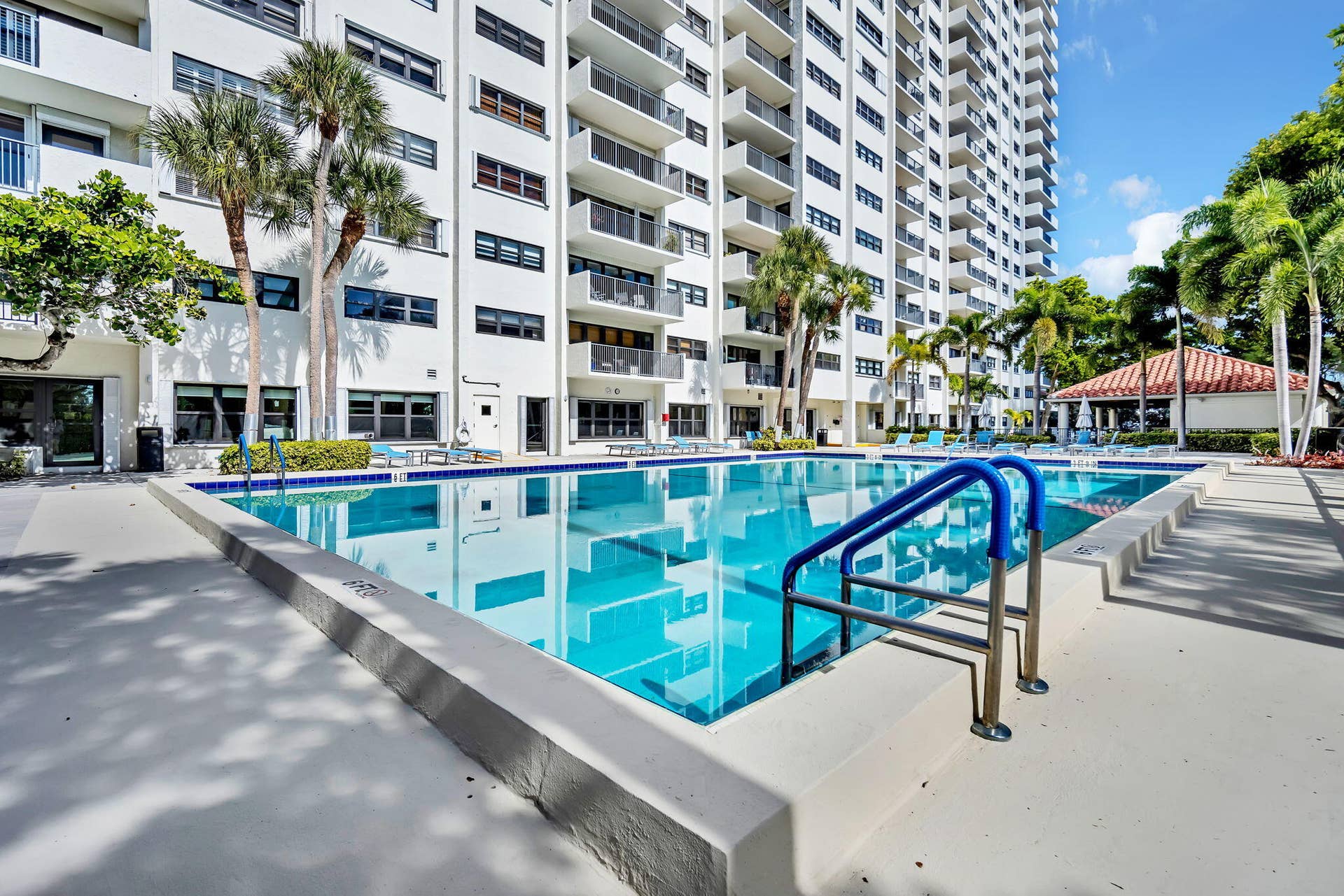 3200 Port Royale Drive N, #902, Fort Lauderdale, FL 33308 Expansive outdoor swimming pool with integrated entry steps and perimeter tiling