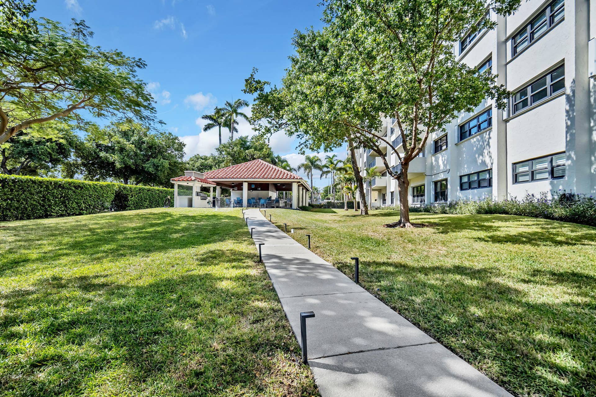 3200 Port Royale Drive N, #902, Fort Lauderdale, FL 33308 Walkway to the outdoor gazebo and pool from the dock