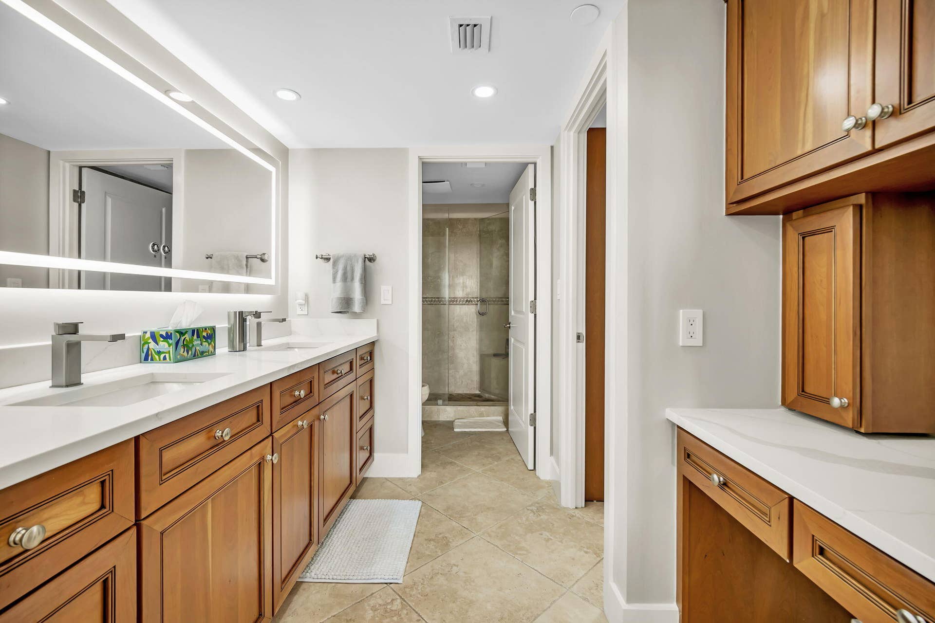 3200 Port Royale Drive N, #902, Fort Lauderdale, FL 33308 Main bathroom
