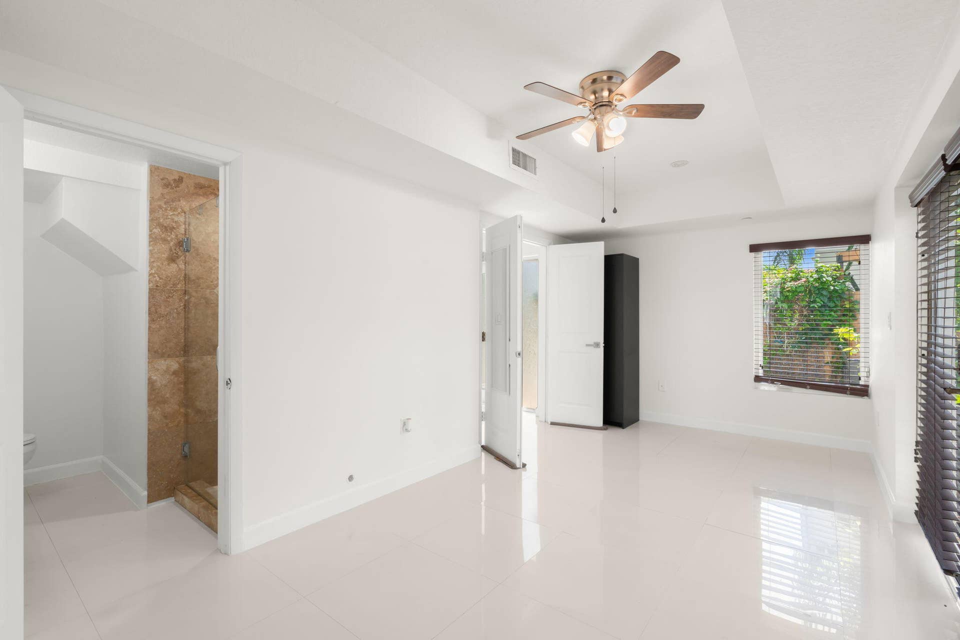 622 NE 10th Avenue, Fort Lauderdale, FL 33304 10-web-or-mls-622 NE 10th Ave Fort Laude