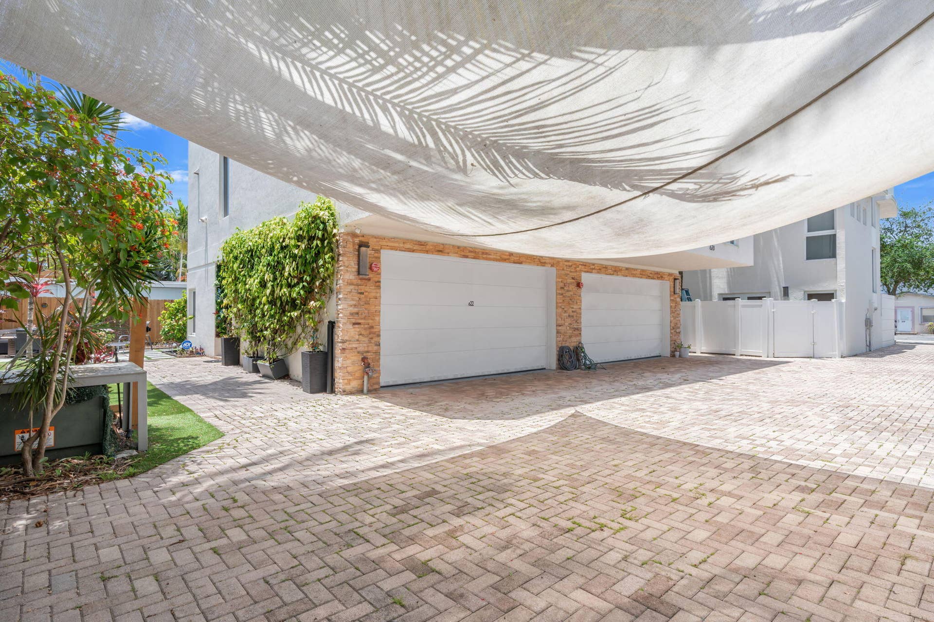 622 NE 10th Avenue, Fort Lauderdale, FL 33304 39-web-or-mls-622 NE 10th Ave Fort Laude
