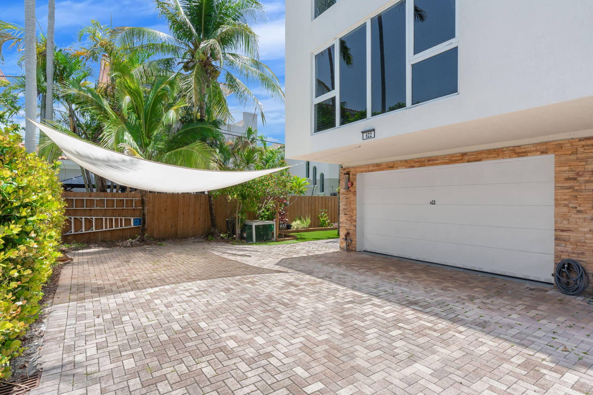 622 NE 10th Avenue, Fort Lauderdale, FL 33304 40-web-or-mls-622 NE 10th Ave Fort Laude