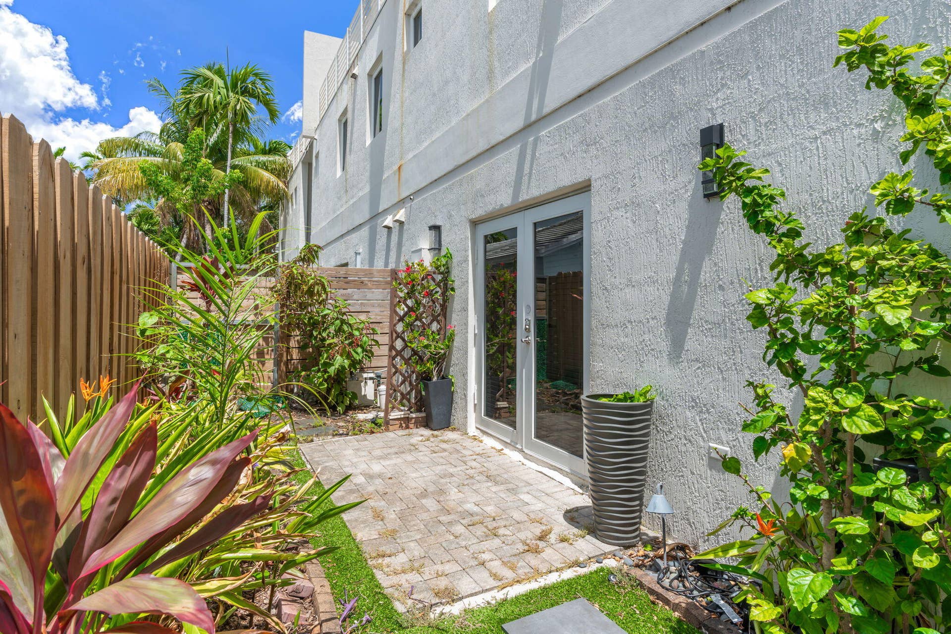 622 NE 10th Avenue, Fort Lauderdale, FL 33304 5-web-or-mls-622 NE 10th Ave Fort Lauder