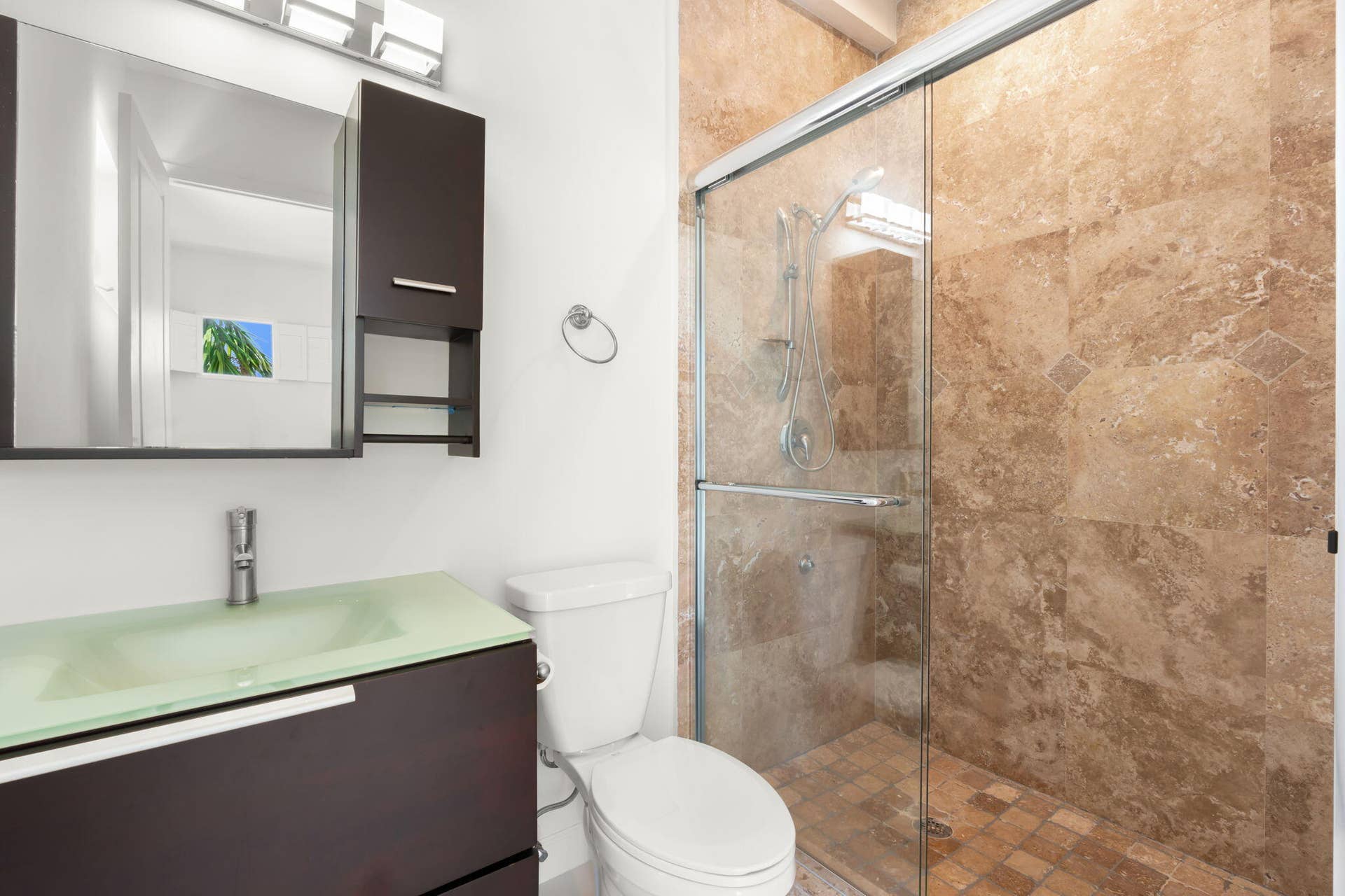 622 NE 10th Avenue, Fort Lauderdale, FL 33304 37-web-or-mls-622 NE 10th Ave Fort Laude