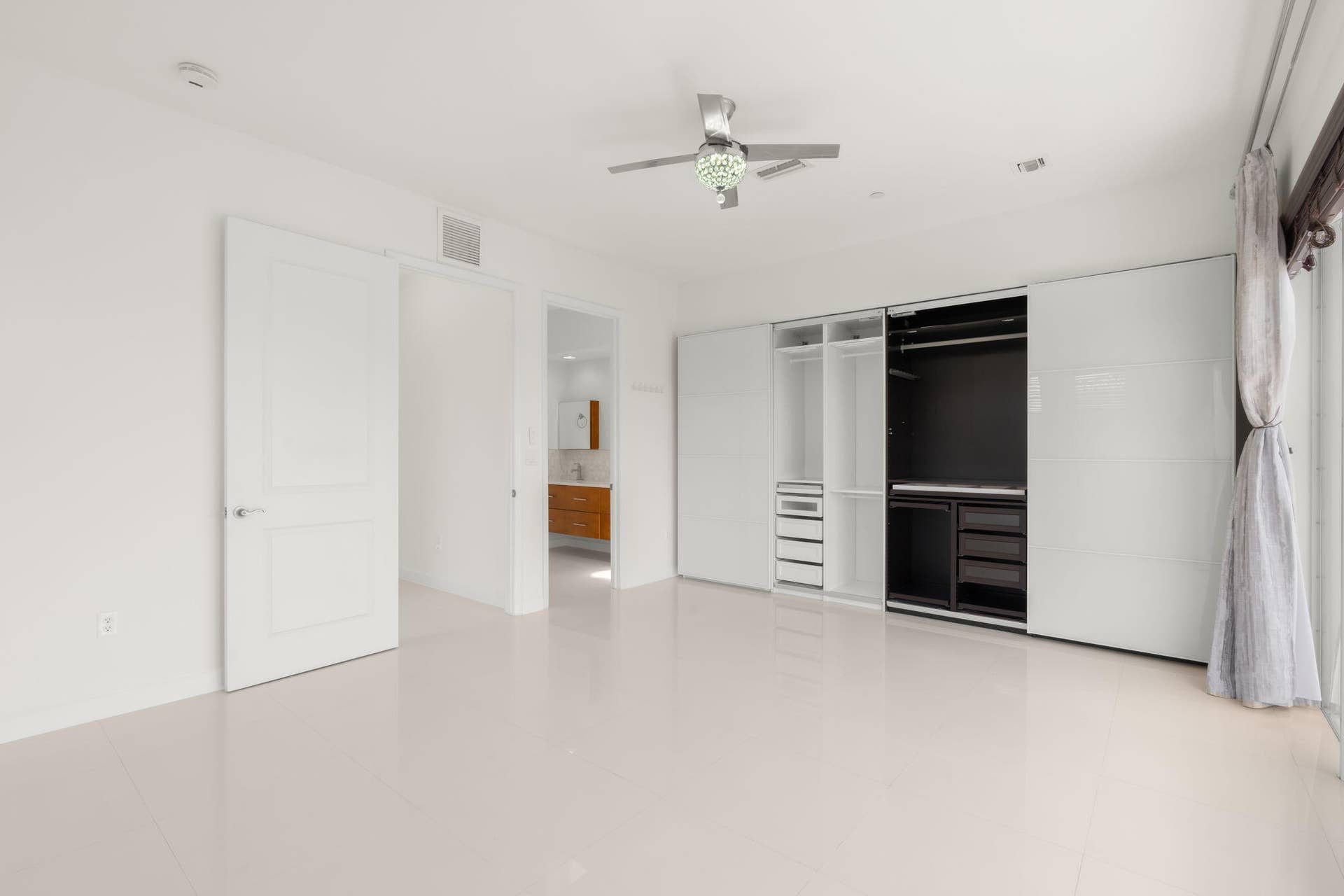 622 NE 10th Avenue, Fort Lauderdale, FL 33304 31-web-or-mls-622 NE 10th Ave Fort Laude
