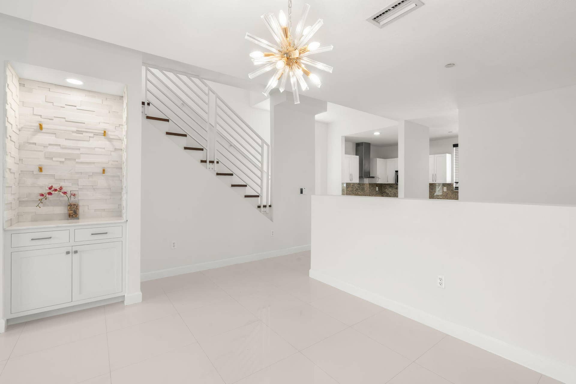 622 NE 10th Avenue, Fort Lauderdale, FL 33304 21-web-or-mls-622 NE 10th Ave Fort Laude