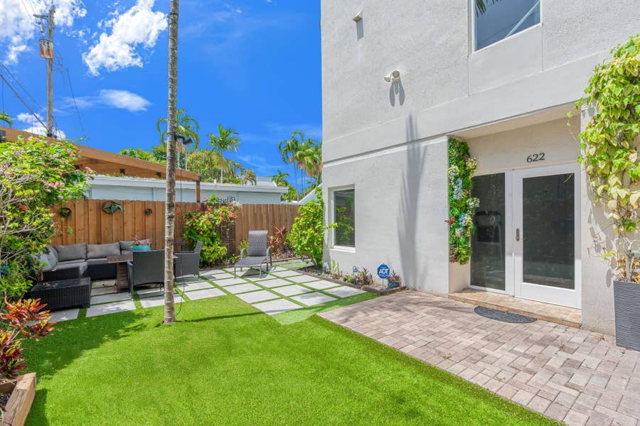 Property photo for 622 NE 10th Avenue, Fort Lauderdale, FL