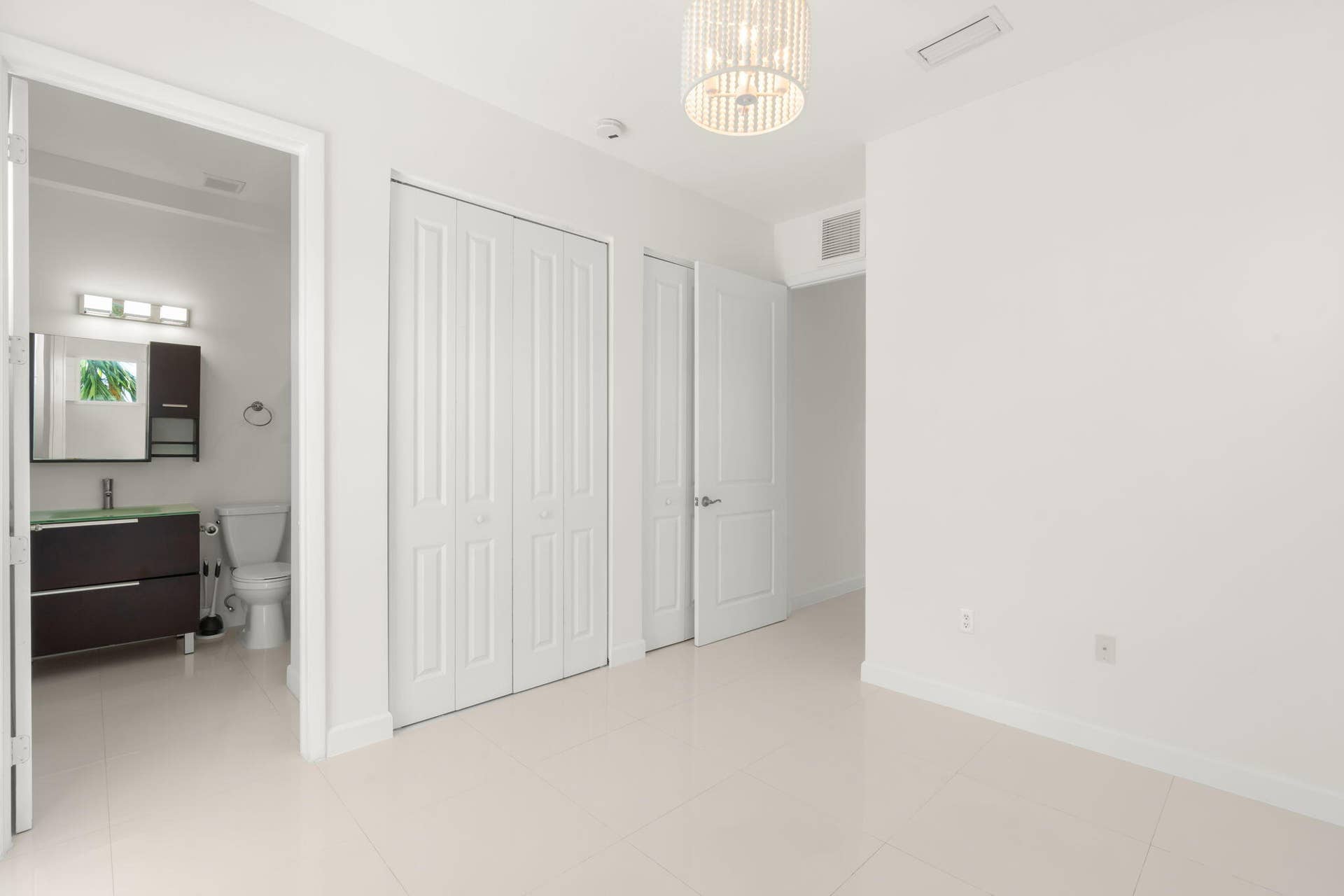 622 NE 10th Avenue, Fort Lauderdale, FL 33304 36-web-or-mls-622 NE 10th Ave Fort Laude