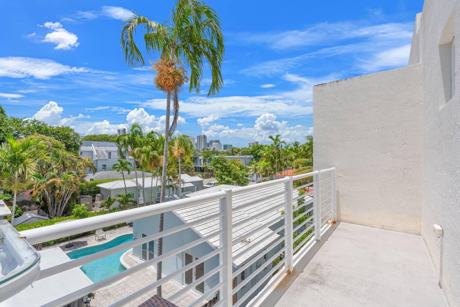 622 NE 10th Avenue, Fort Lauderdale, FL 33304 38-web-or-mls-622 NE 10th Ave Fort Laude