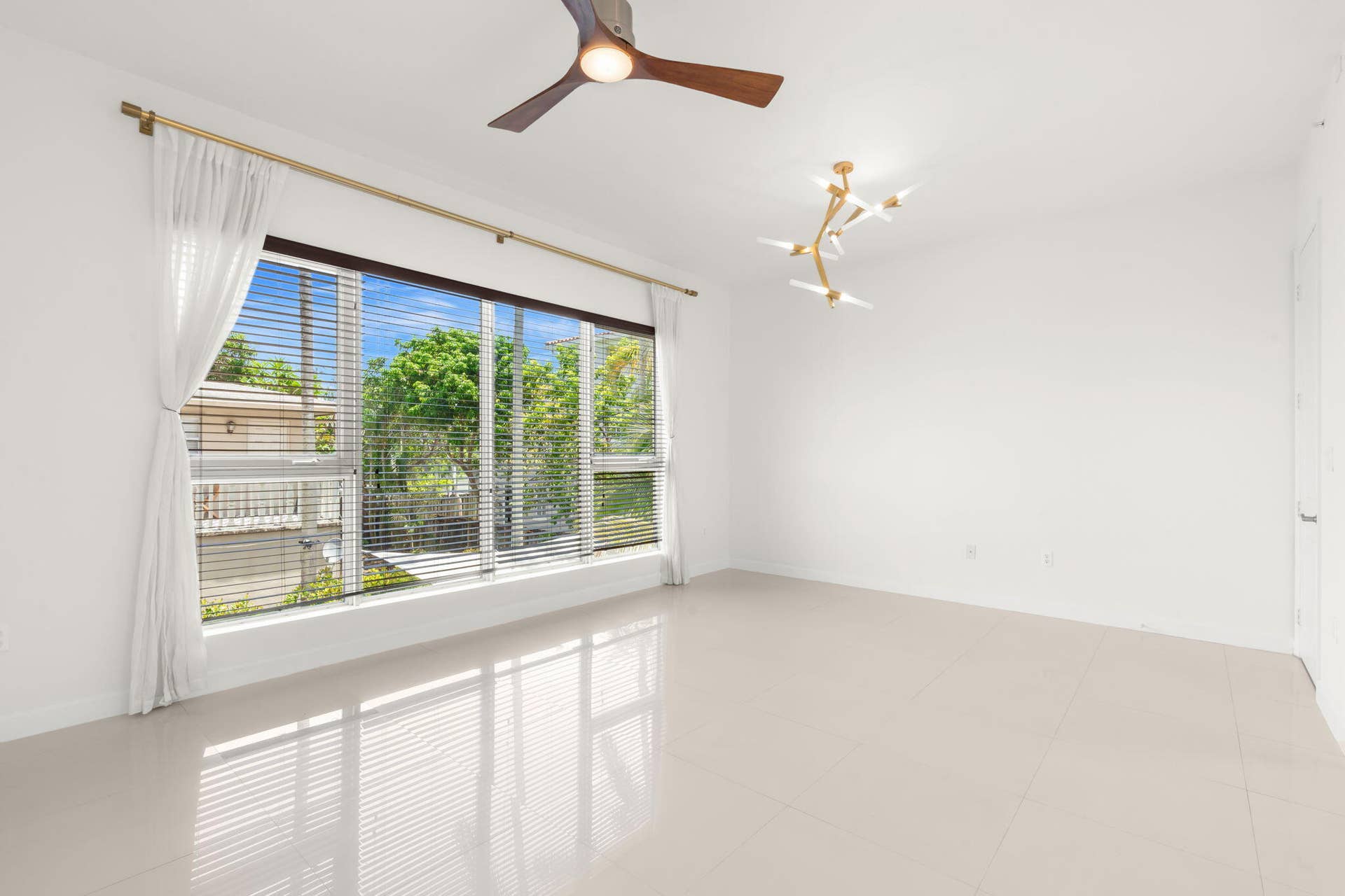 622 NE 10th Avenue, Fort Lauderdale, FL 33304 24-web-or-mls-622 NE 10th Ave Fort Laude
