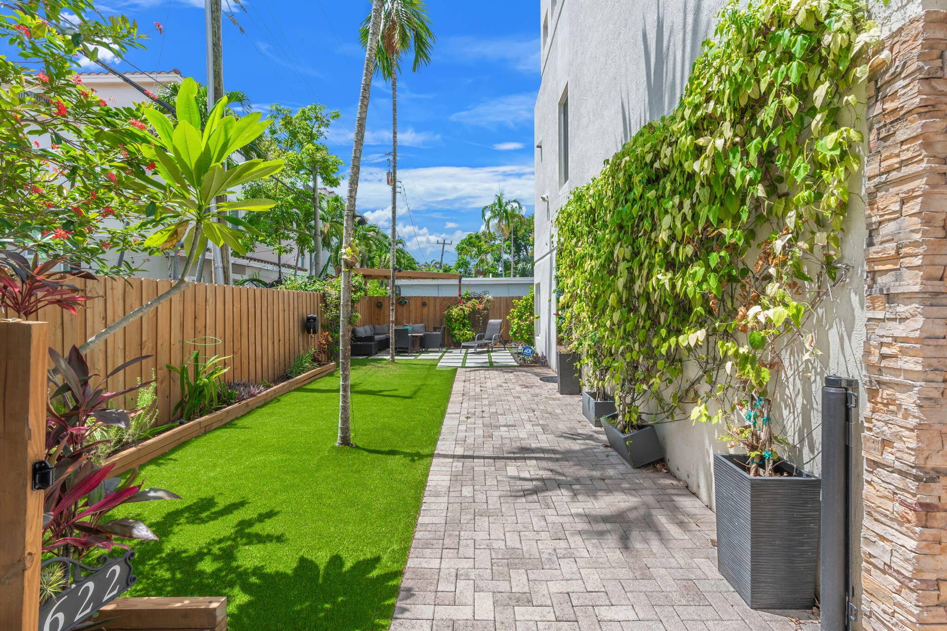 622 NE 10th Avenue, Fort Lauderdale, FL 33304 1-web-or-mls-622 NE 10th Ave Fort Lauder