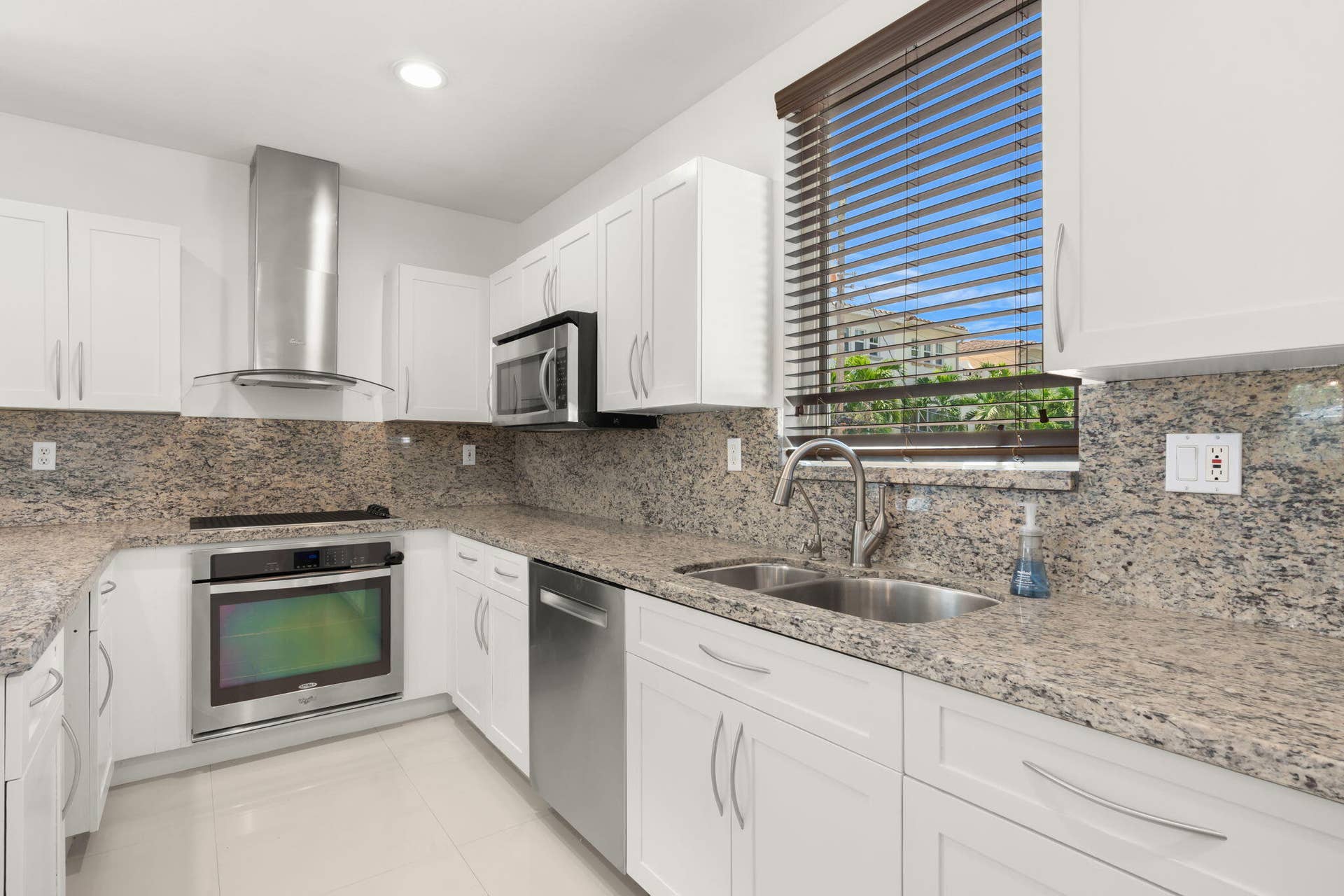 622 NE 10th Avenue, Fort Lauderdale, FL 33304 14-web-or-mls-622 NE 10th Ave Fort Laude
