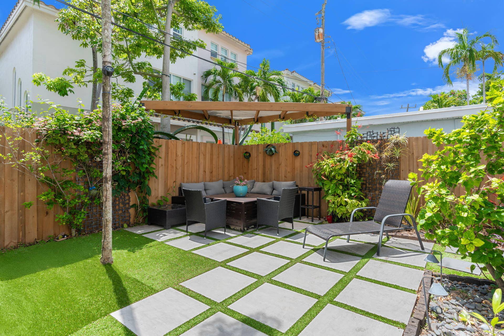 622 NE 10th Avenue, Fort Lauderdale, FL 33304 4-web-or-mls-622 NE 10th Ave Fort Lauder