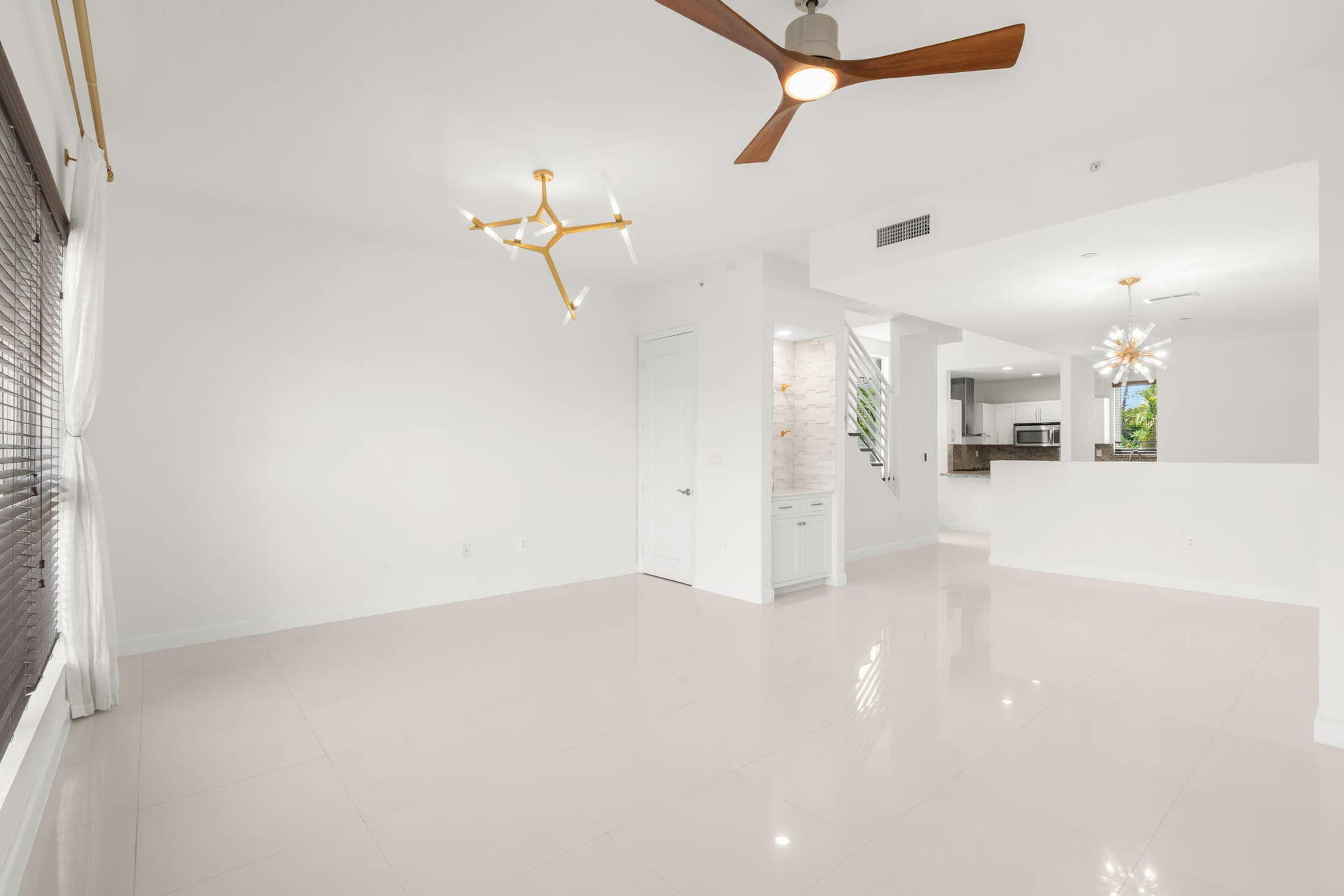 622 NE 10th Avenue, Fort Lauderdale, FL 33304 25-web-or-mls-622 NE 10th Ave Fort Laude