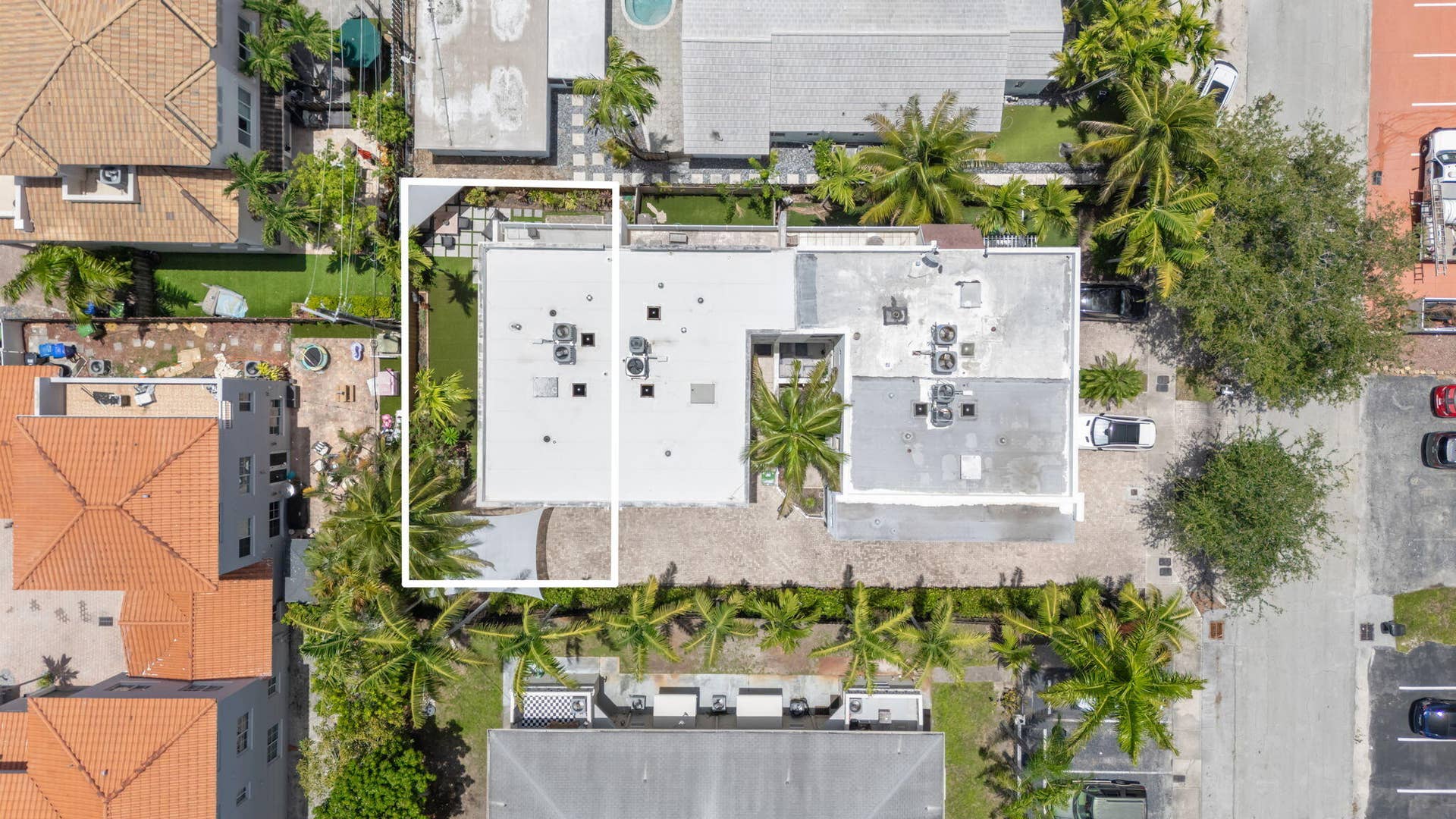 622 NE 10th Avenue, Fort Lauderdale, FL 33304 42-web-or-mls-622 NE 10th Ave Fort Laude