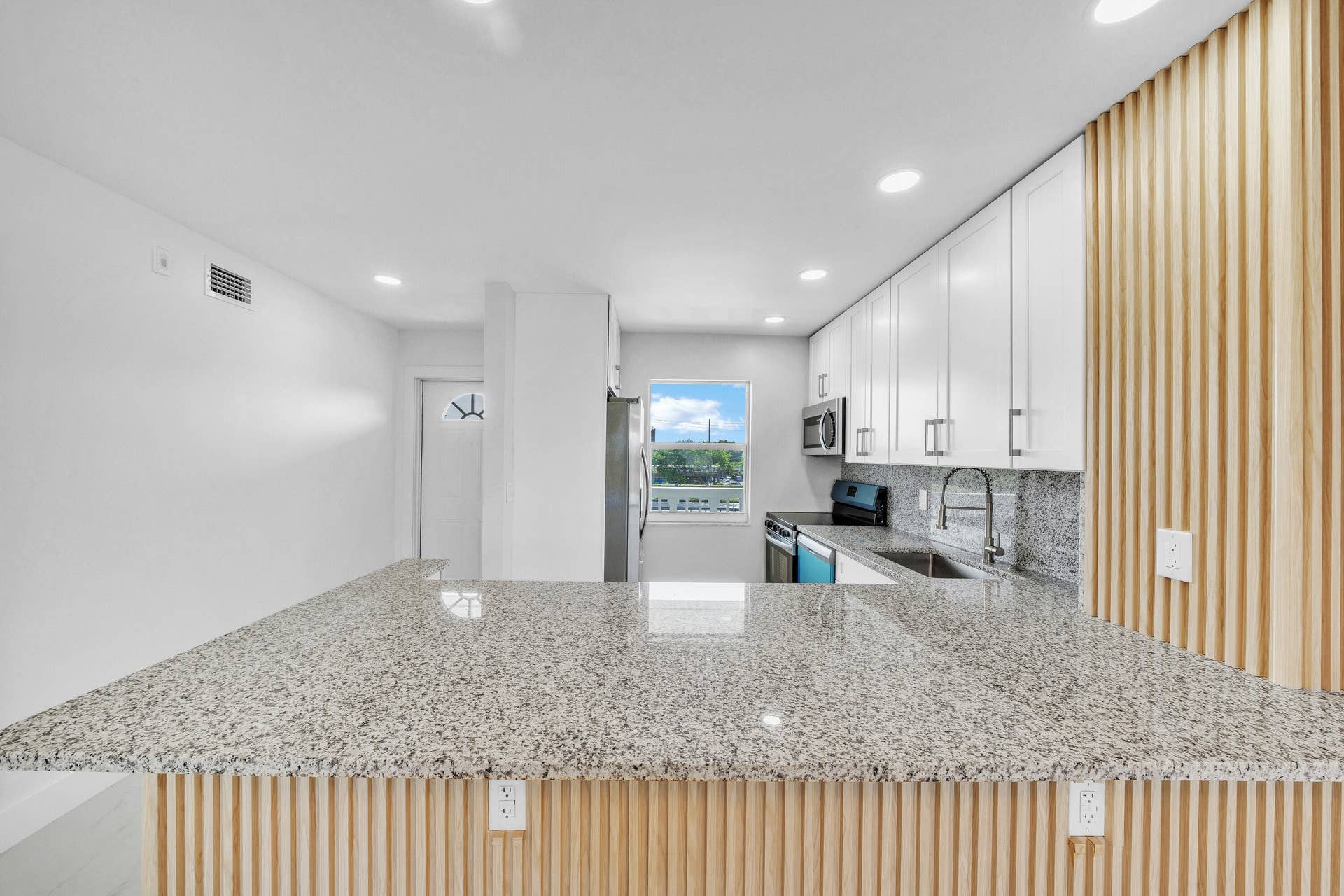 9880 Marina Boulevard, #1536, Boca Raton, FL 33428 17 Kitchen (3)