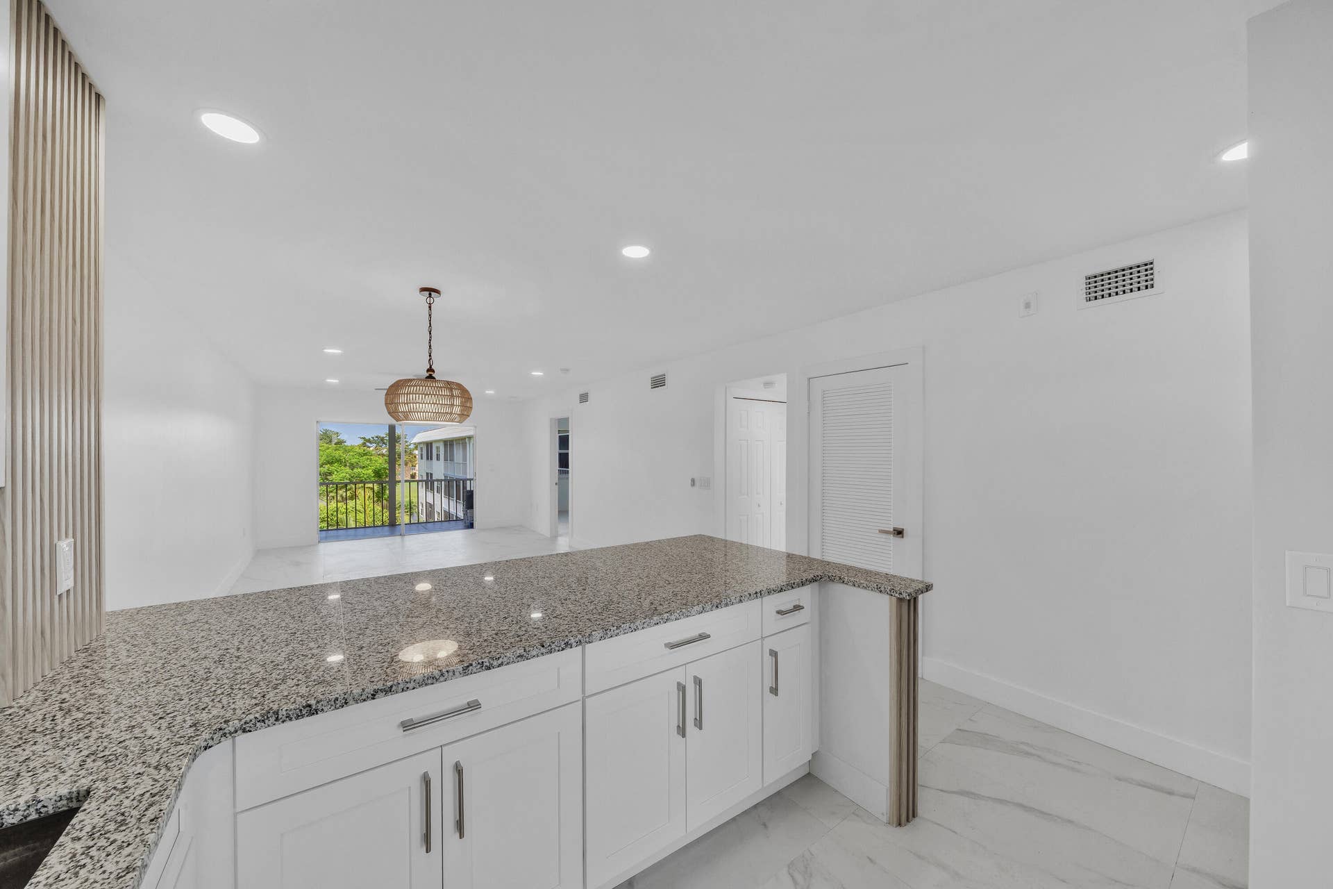 9880 Marina Boulevard, #1536, Boca Raton, FL 33428 17 Kitchen (6)