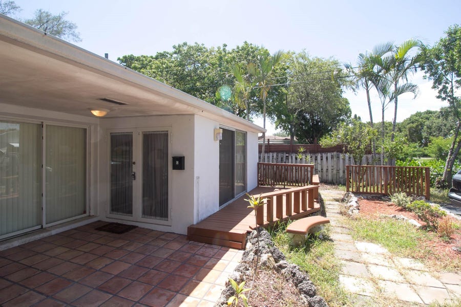 Property photo for 909 NE 12th Avenue, Pompano Beach, FL