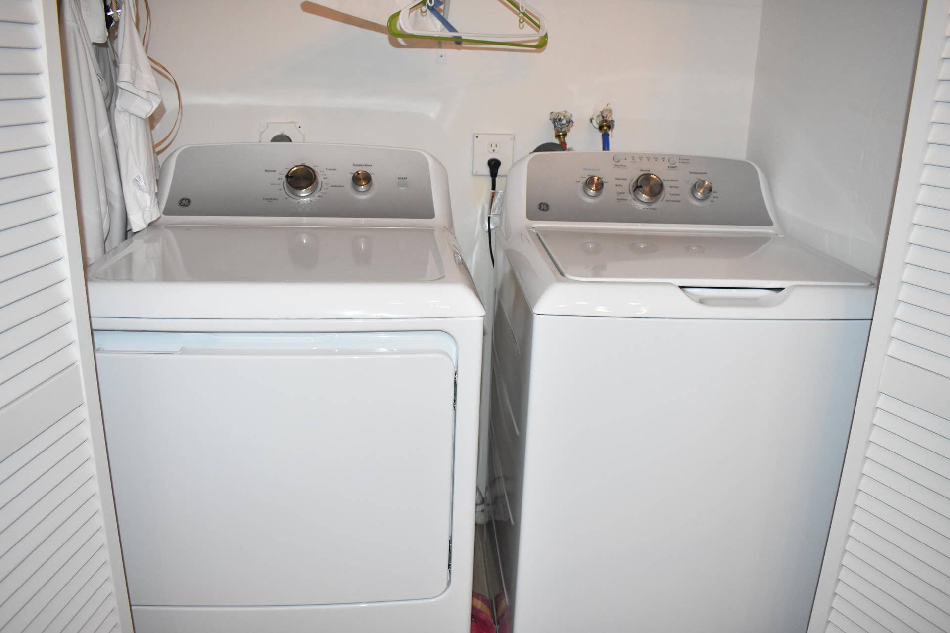 816 SE 6th Court, Fort Lauderdale, FL 33301 New Washer & Dryer