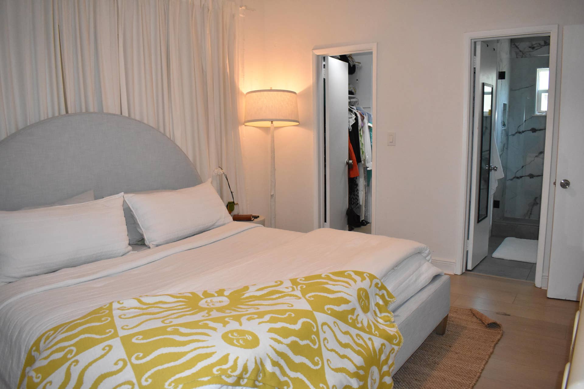 816 SE 6th Court, Fort Lauderdale, FL 33301 Primary Bedroom with walk-in closet