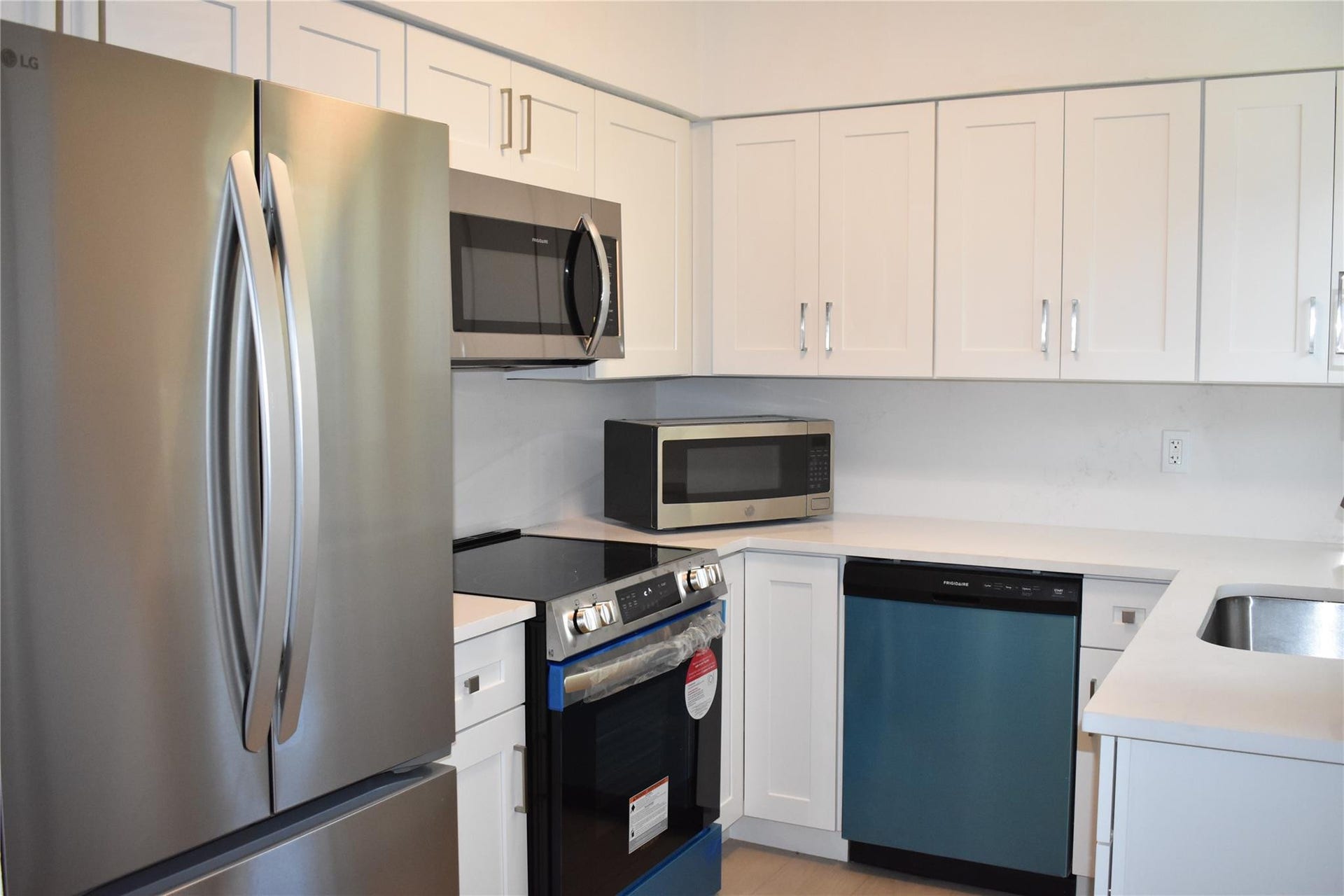 816 SE 6th Court, Fort Lauderdale, FL 33301 Kitchen with all new Stainless Steel Appliances