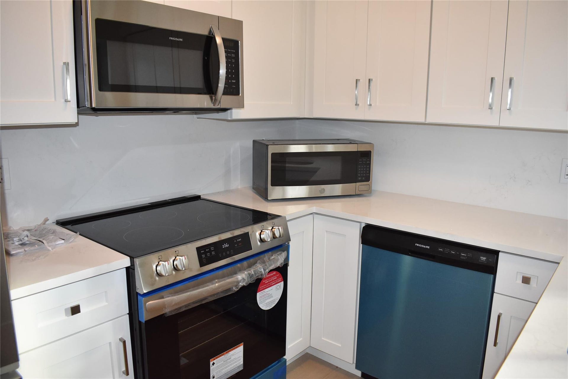 816 SE 6th Court, Fort Lauderdale, FL 33301 All New Kitchen with Stainless Steel Appliances