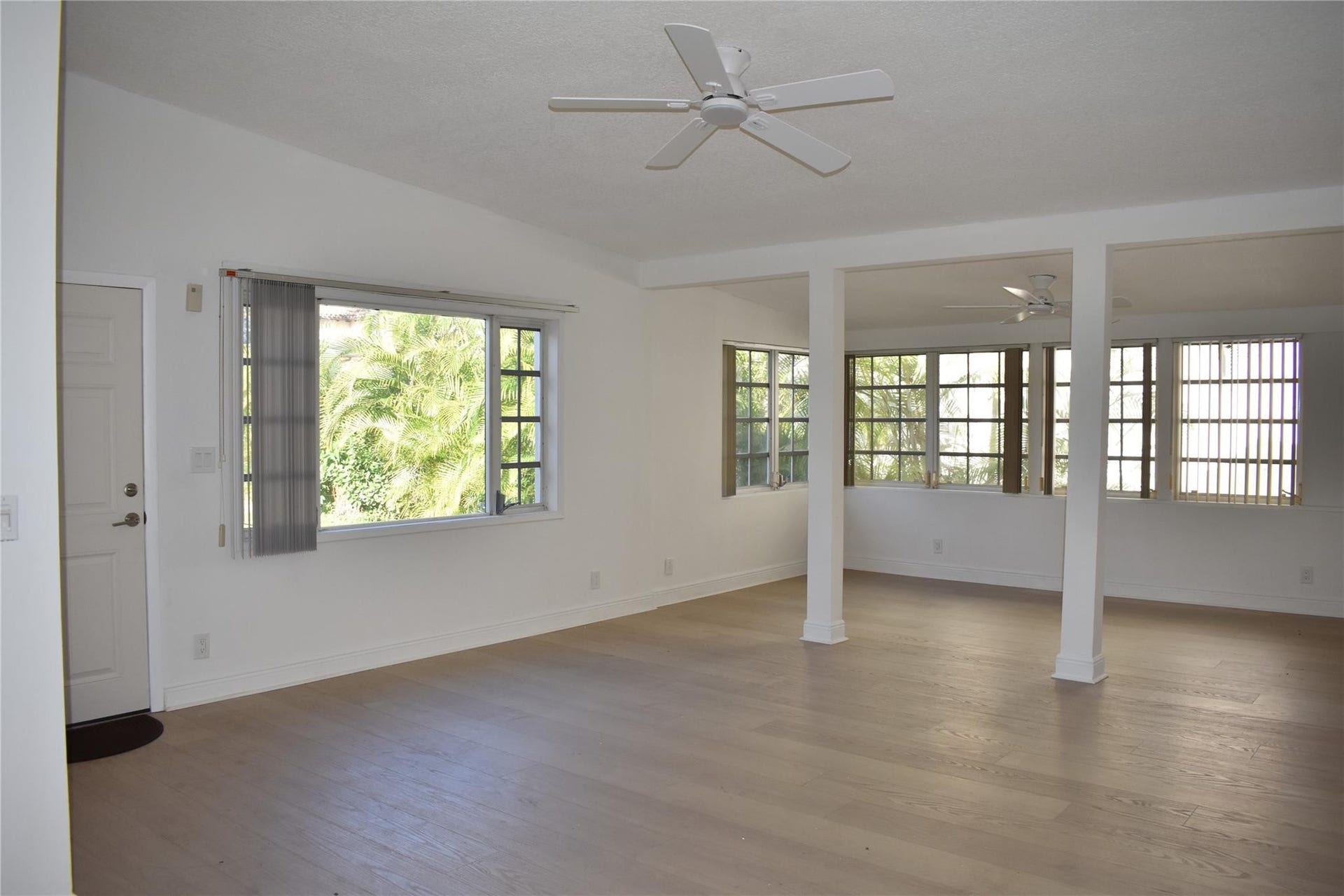 816 SE 6th Court, Fort Lauderdale, FL 33301 Open Living/Dining Room