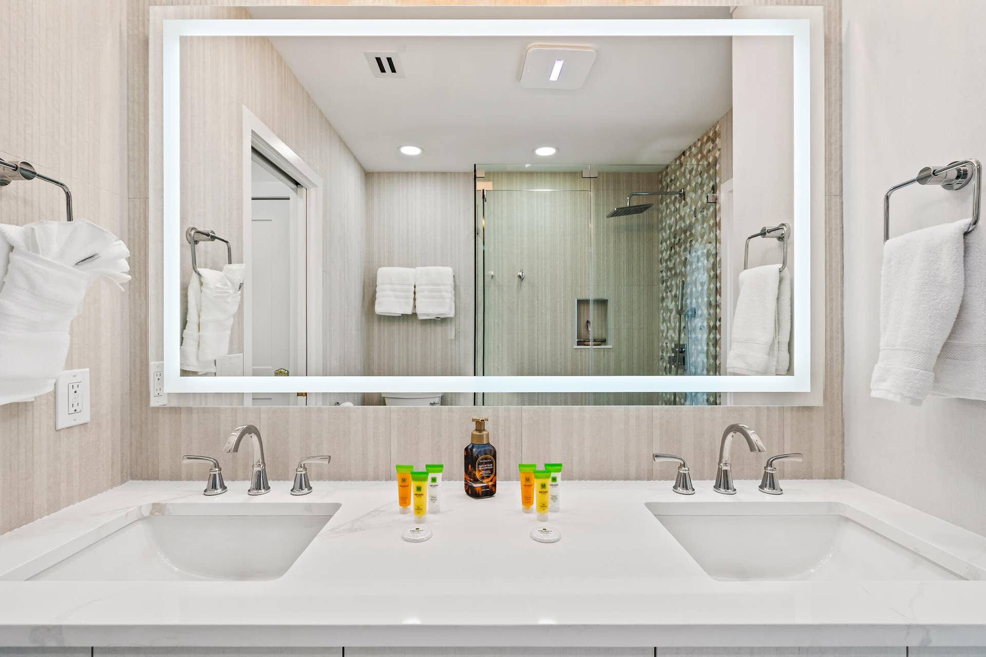2760 NE 7TH Street, Pompano Beach, Pompano Beach, FL 33062 Bathroom 2