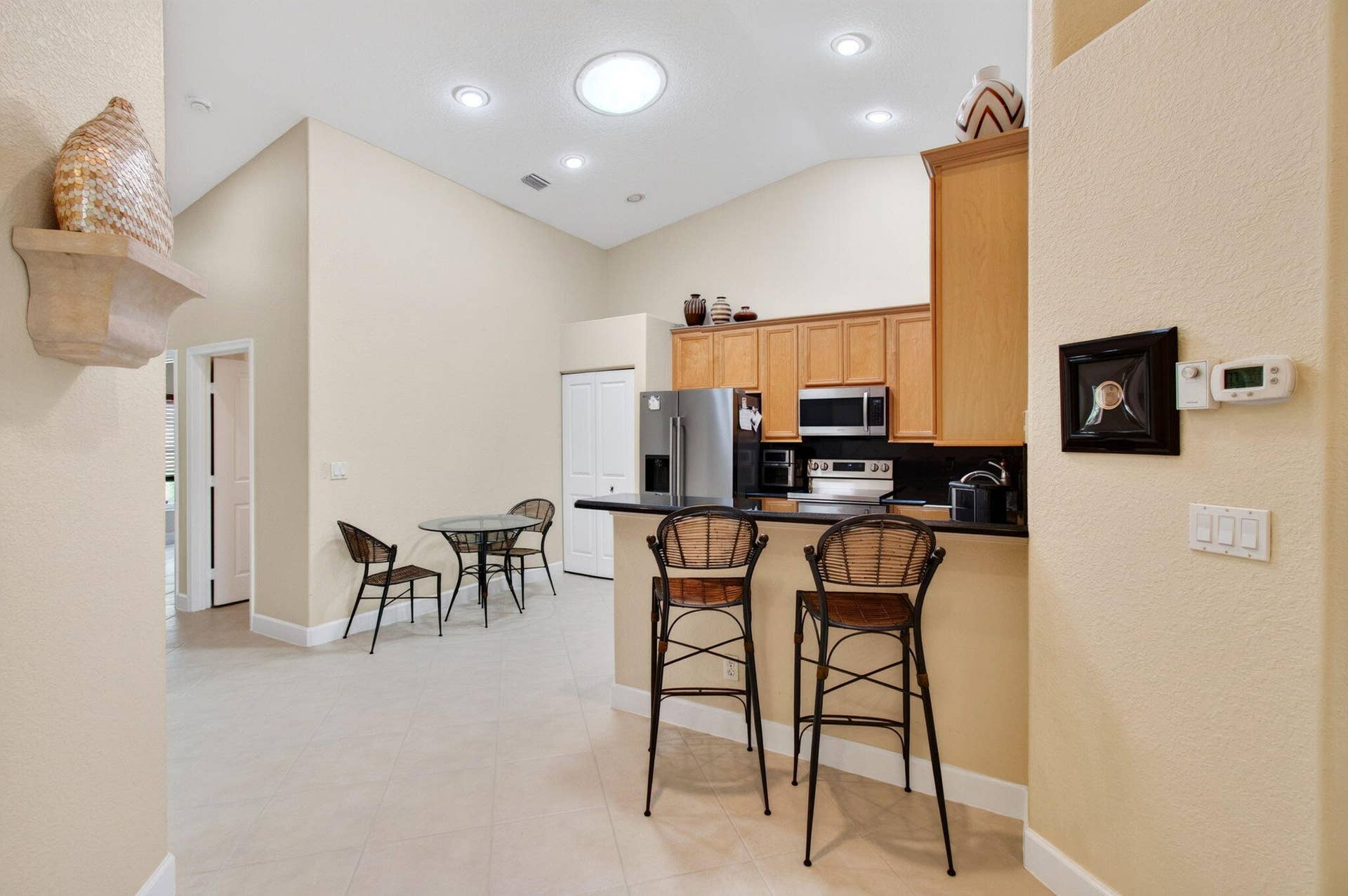 2096 STONINGTON Terrace, West Palm Beach, FL 33411 Eat in Kitchen