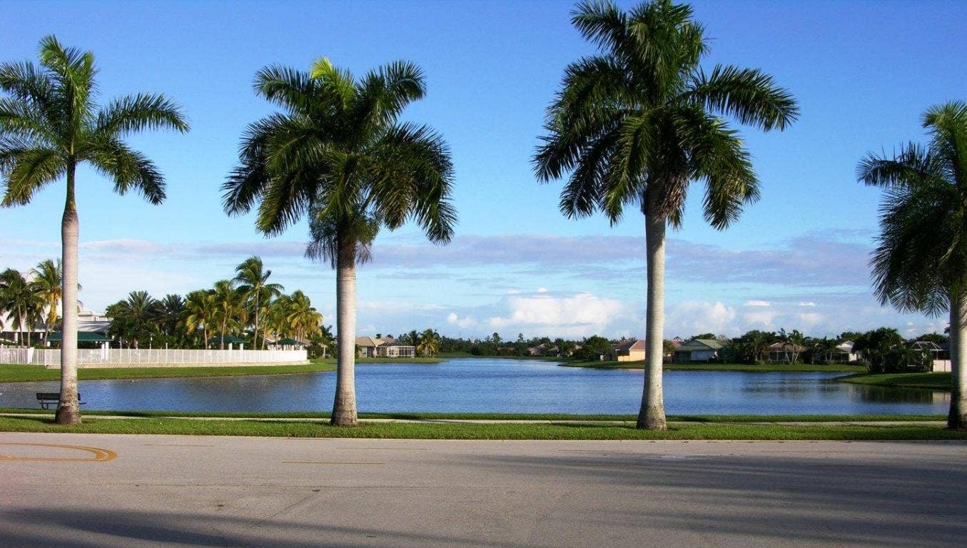 2096 STONINGTON Terrace, West Palm Beach, FL 33411 3-Lake near clubhouse