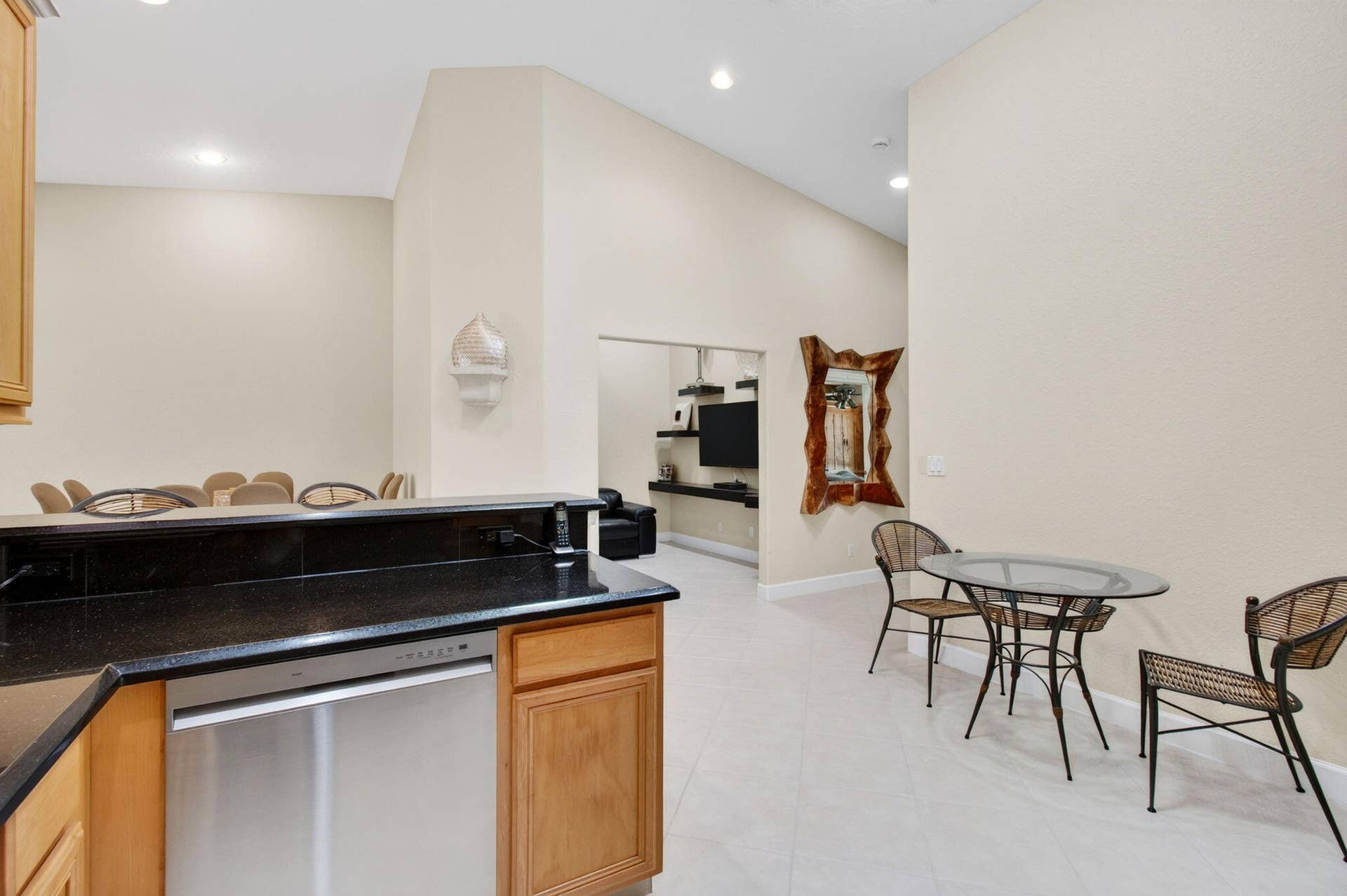 2096 STONINGTON Terrace, West Palm Beach, FL 33411 40" Cabinets