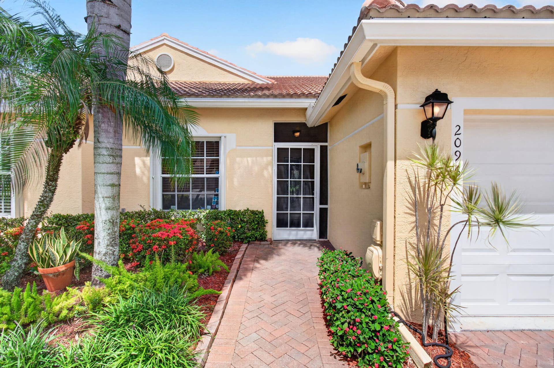 2096 STONINGTON Terrace, West Palm Beach, FL 33411 Screened Front Porch