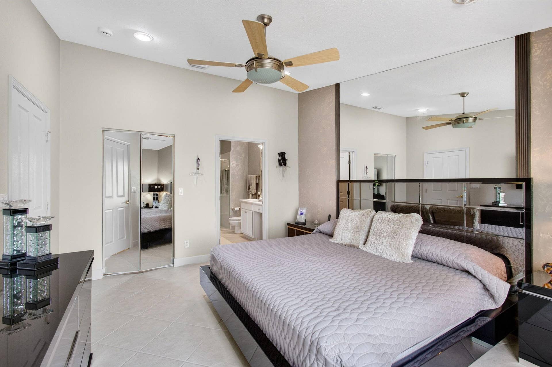 2096 STONINGTON Terrace, West Palm Beach, FL 33411 Large Walk in