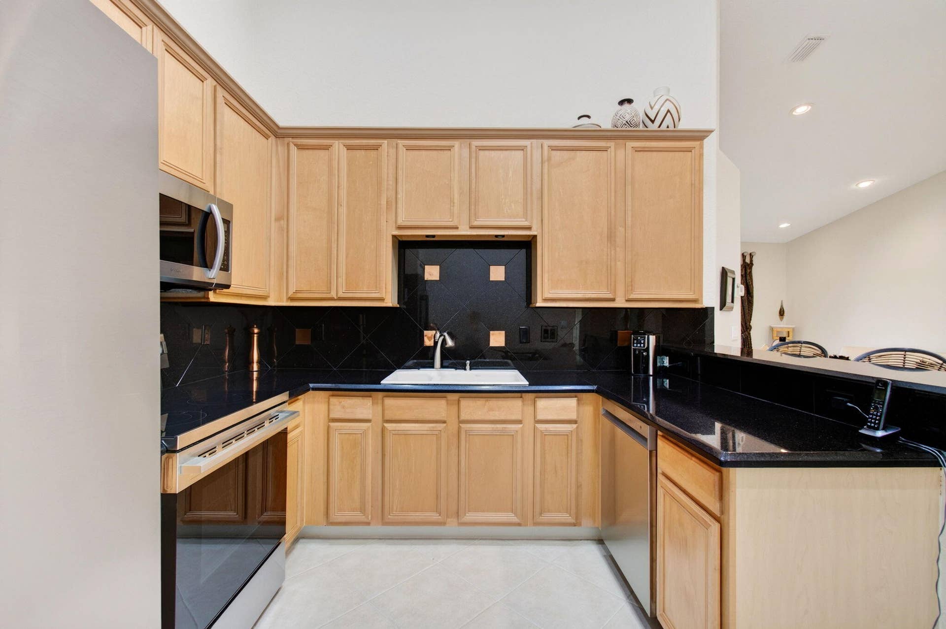 2096 STONINGTON Terrace, West Palm Beach, FL 33411 Generous Cabinets