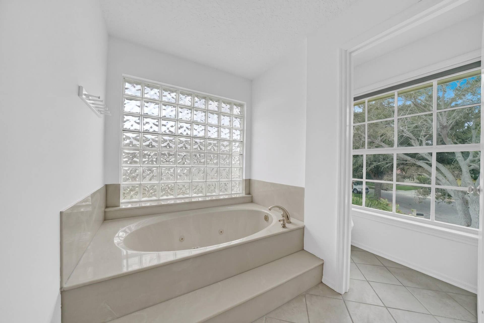 Jacuzze Tub Master Bedroom & Water Closet