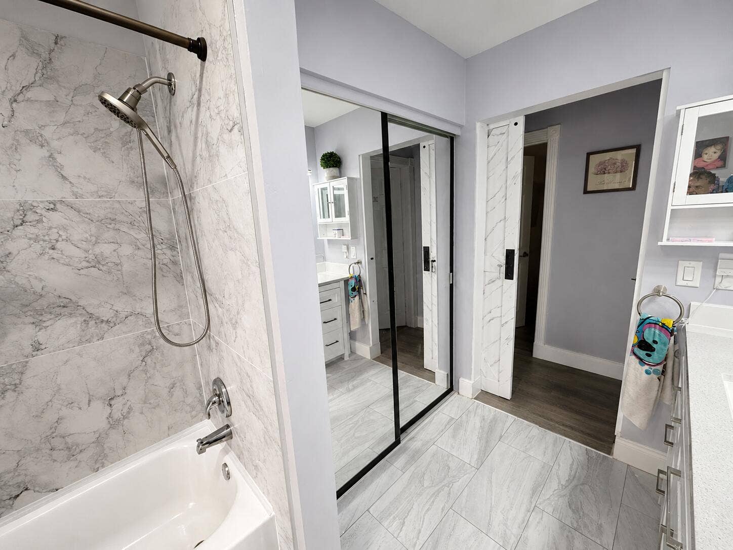 6995 Guest Bathroom : :3