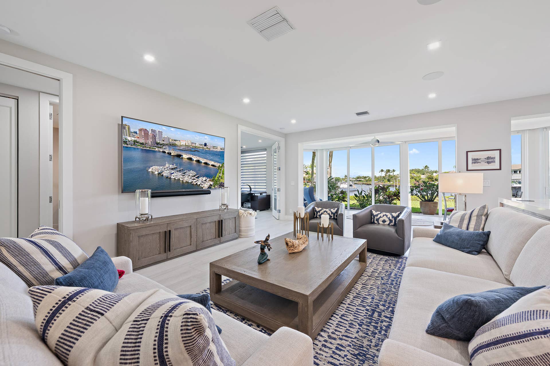 301 Captains Way, Jupiter, FL 33477 Living Room